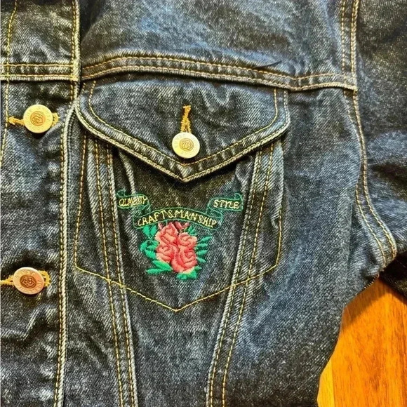 Vintage Jordache Frills (Made in Hong Kong) fitted jean jacket Size Small - Picture 5 of 12